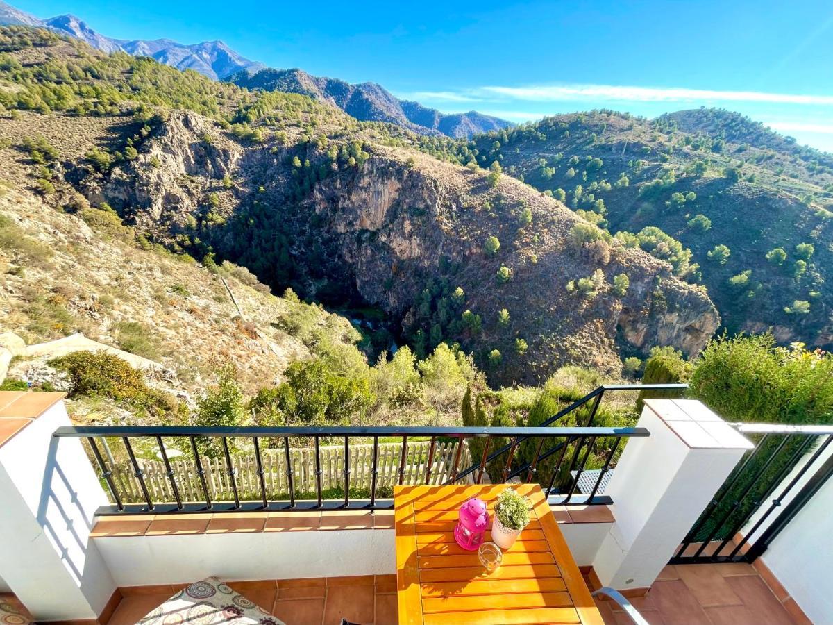 Apartamentos Axarquia , Frigiliana, Terraza Privada Con Vistas A La Montana Rio Y Al Mar Exterior foto