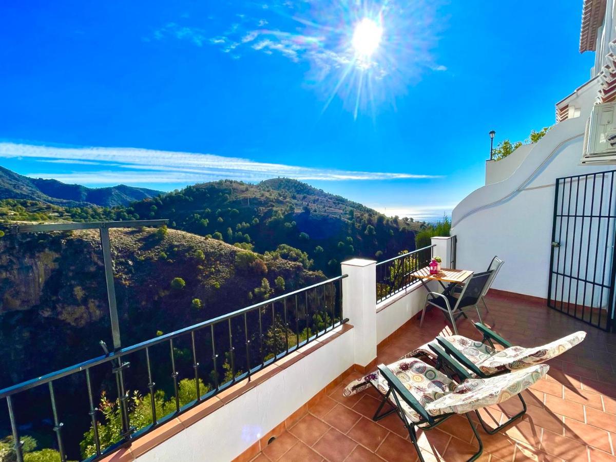 Apartamentos Axarquia , Frigiliana, Terraza Privada Con Vistas A La Montana Rio Y Al Mar Exterior foto