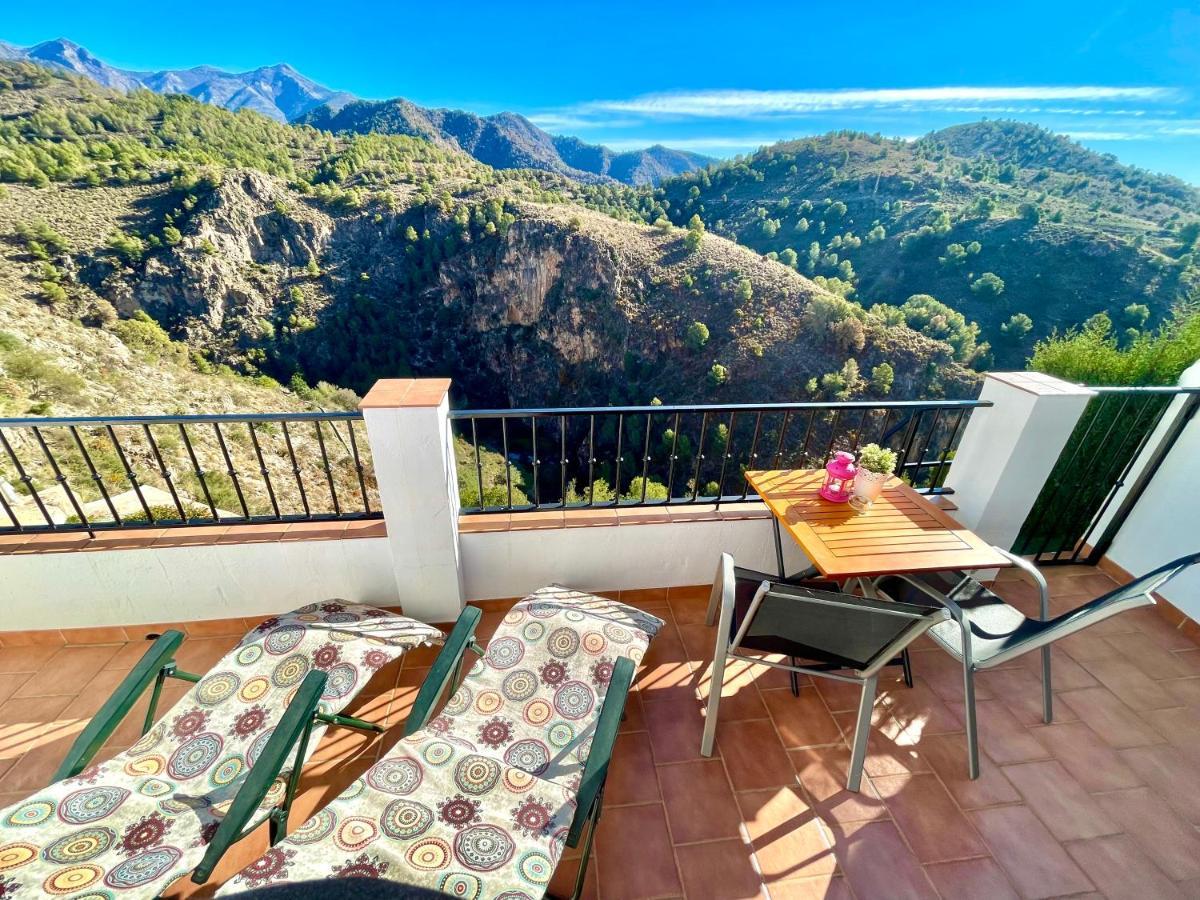 Apartamentos Axarquia , Frigiliana, Terraza Privada Con Vistas A La Montana Rio Y Al Mar Exterior foto