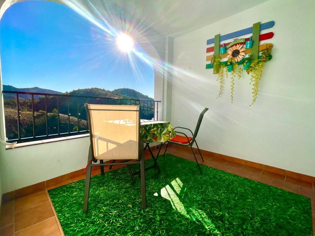 Apartamentos Axarquia , Frigiliana, Terraza Privada Con Vistas A La Montana Rio Y Al Mar Exterior foto