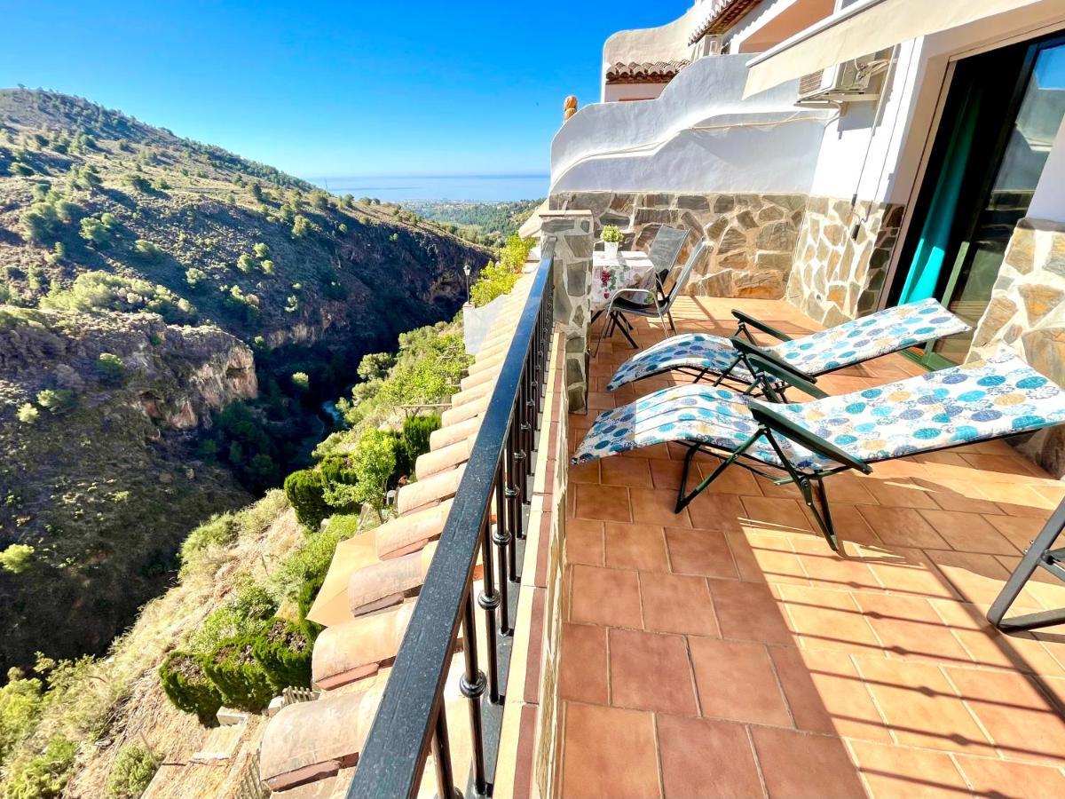 Apartamentos Axarquia , Frigiliana, Terraza Privada Con Vistas A La Montana Rio Y Al Mar Exterior foto